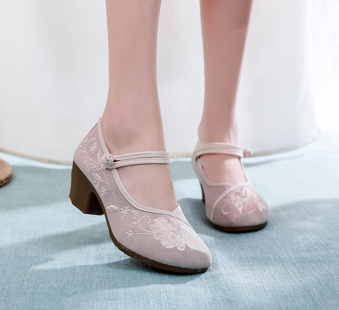 Women's Retro Ethnic Style Embroidered Cloth Shoes