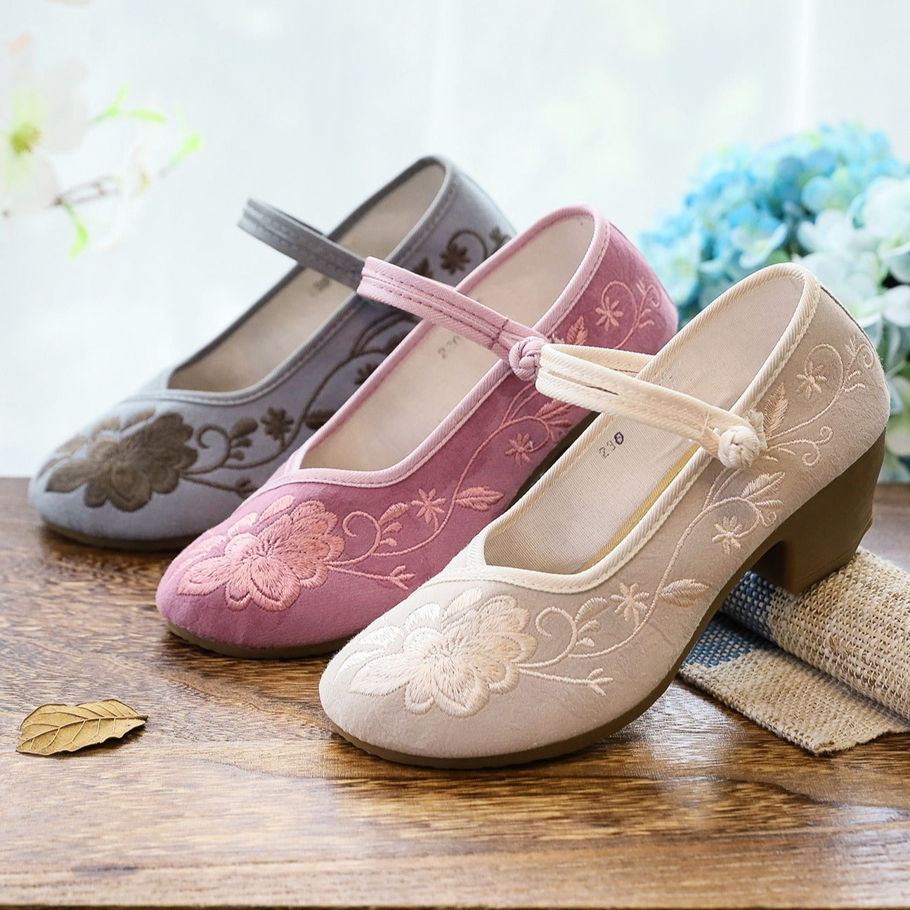 Women's Retro Ethnic Style Embroidered Cloth Shoes