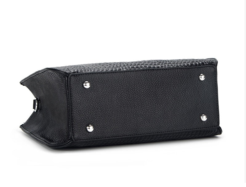 Women’s Leather Messenger Bag