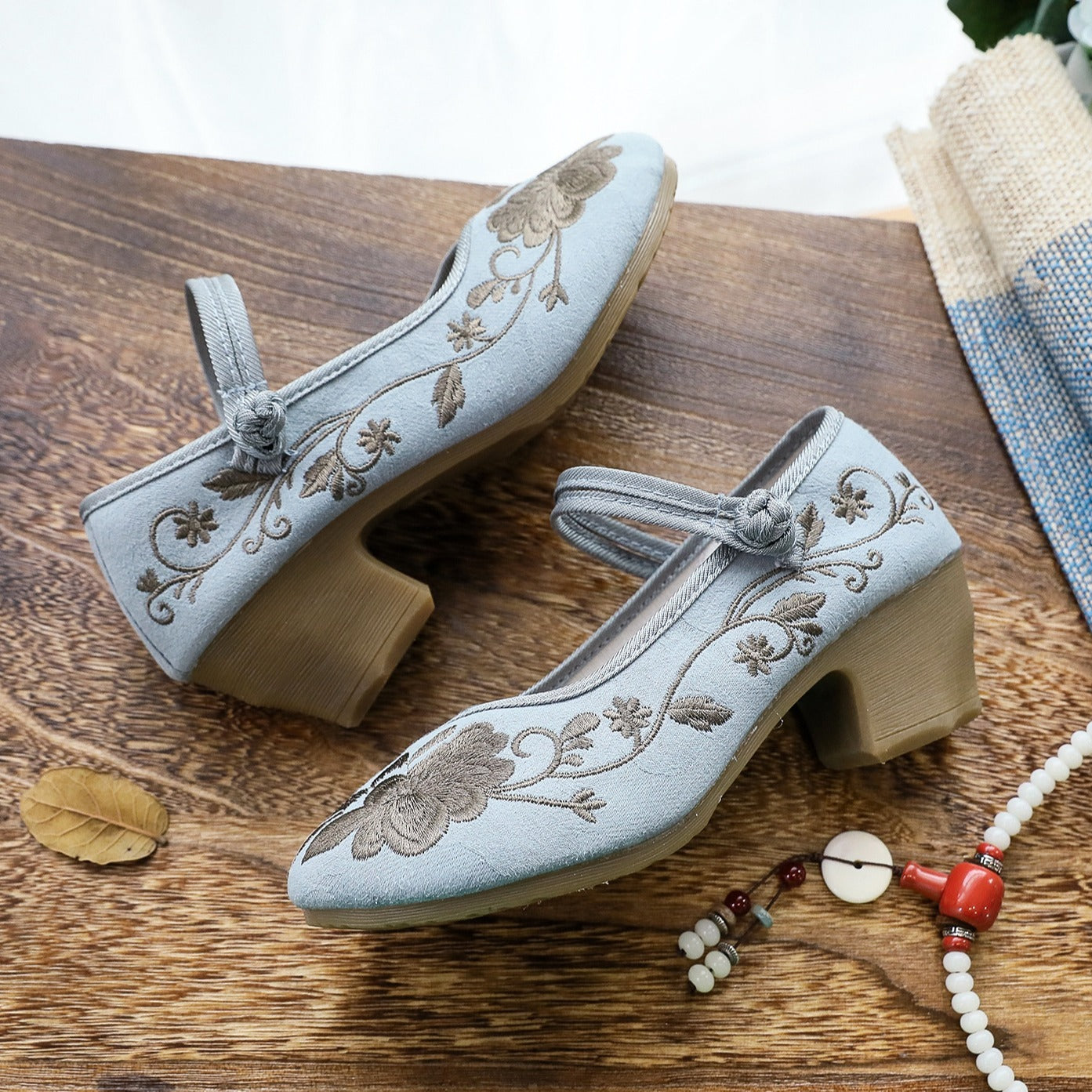 Women's Retro Ethnic Style Embroidered Cloth Shoes