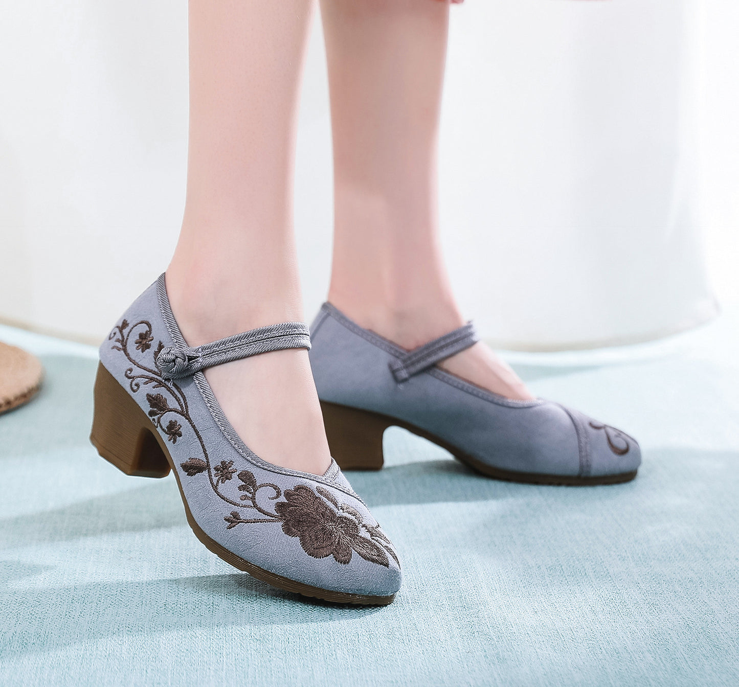 Women's Retro Ethnic Style Embroidered Cloth Shoes