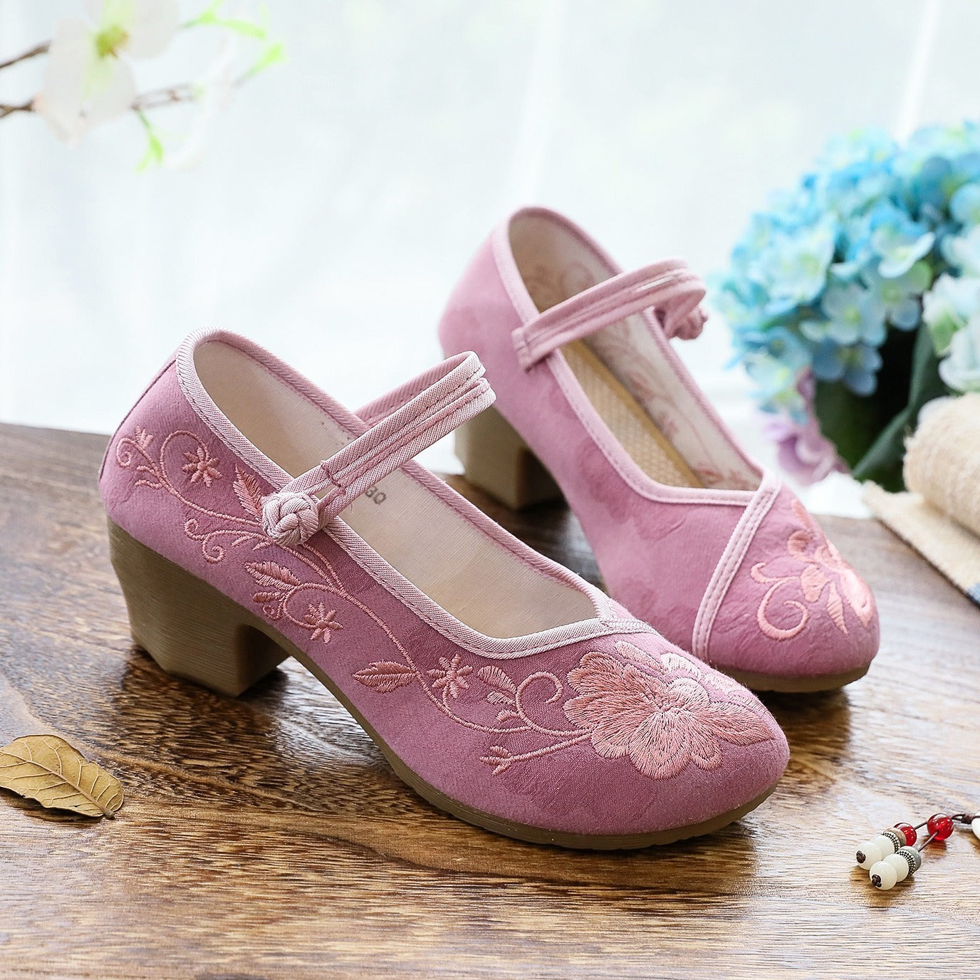 Women's Retro Ethnic Style Embroidered Cloth Shoes